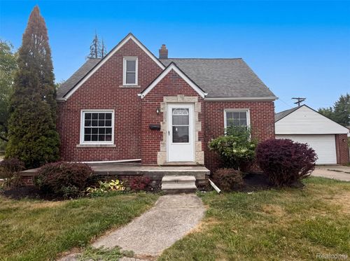 17590 Eastland St, Roseville, MI, 48066-2055 | Card Image