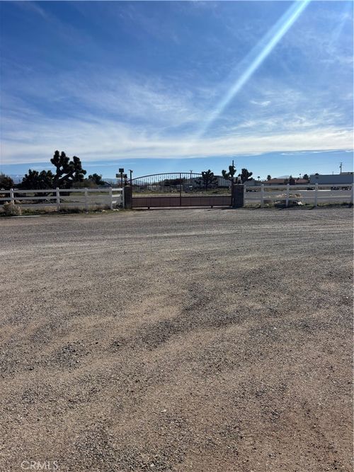 11971 Mission St, Oak Hills, CA, 92344-9446 | Card Image