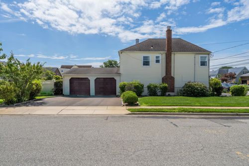 205 Saint Marks Ave, Freeport, NY, 11520-6020 | Card Image