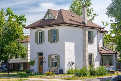 584 Donegal St, Peterborough, ON, K9H4M4 | Card Image