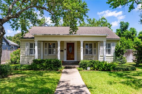 320 Foster Dr, Corpus Christi, TX, 78404-2420 | Card Image