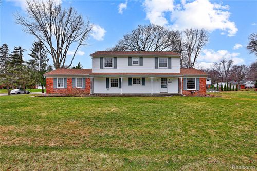 32319 Nottingwood St, Farmington Hills, MI, 48334-2745 | Card Image