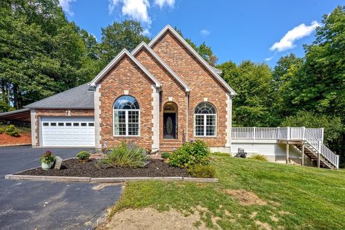 3 Flagg Dr, Leicester, MA, 01524-1729 | Card Image