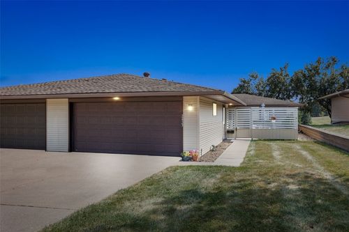 2423 Walden Ct, Iowa City, IA, 52246-4128 | Card Image