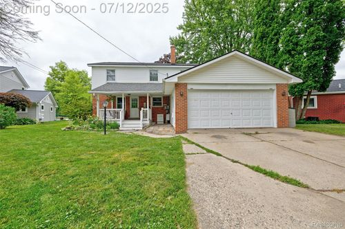 1962 Lake Pointe Dr, Ortonville, MI, 48462-8860 | Card Image