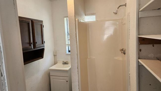 409 N Avenue D, Home with 2 bedrooms, 1 bathrooms and null parking in Waelder TX | Image 10