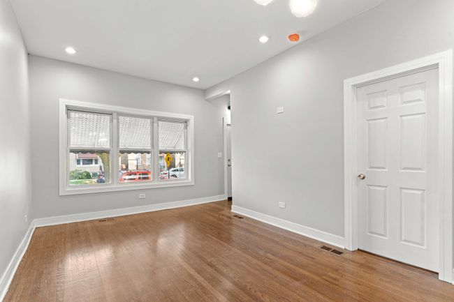3307 S Leavitt St, House other with 7 bedrooms, 2 bathrooms and 1 parking in CHICAGO IL | Image 6