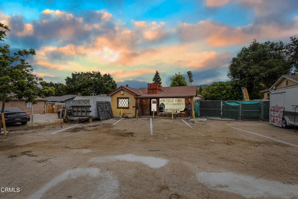 Commercial Sale in Oak View 4