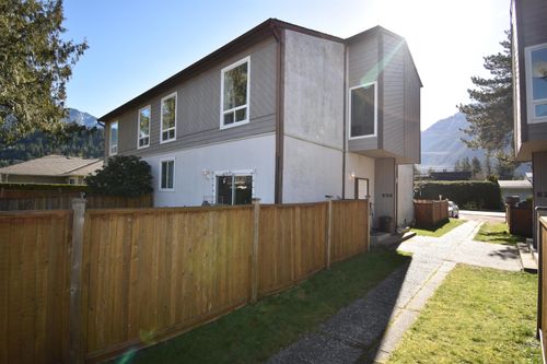 633 Douglas St, Hope, BC, V0X1L4 | Card Image