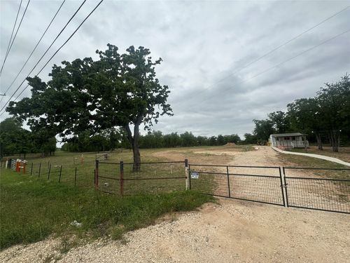10096 S Us Highway 183, Lockhart, TX, 78644-3834 | Card Image