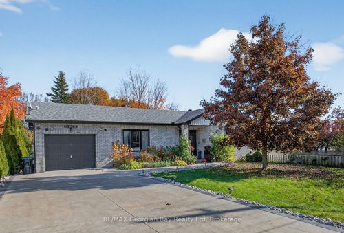 15 Lorne Ave, Penetanguishene, ON, L9M1B1 | Card Image