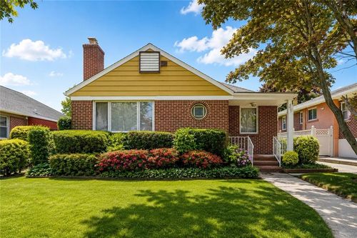 80-07 215th St, Queens Village, NY, 11427-1035 | Card Image