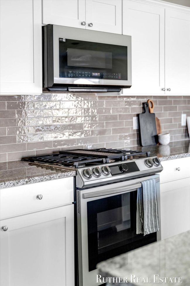 Microwave and Stove | Image 14