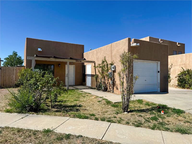 Avenida Linda , Santa Fe, NM 87507