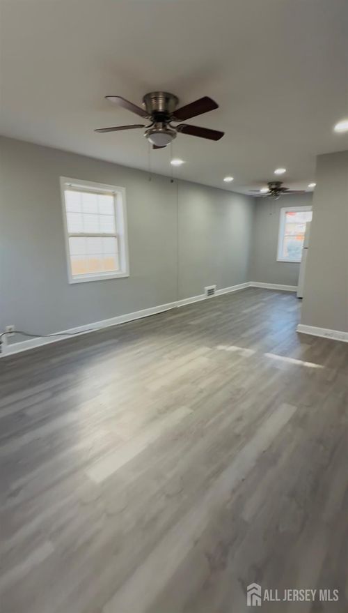 42 Macarthur Dr, Edison, NJ, 08837-2830 | Card Image