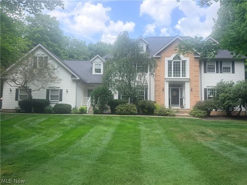 16675 Anne Ln, Chagrin Falls, OH, 44023-9320 | Card Image