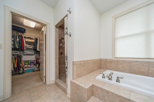 9289 Winterberry Ct, Home with 4 bedrooms, 4 bathrooms and null parking in West Des Moines IA | Image 19