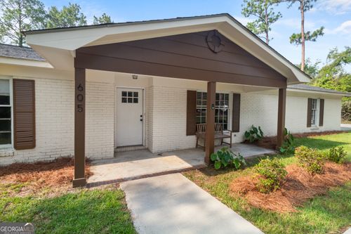605 Honeysuckle Ln, Statesboro, GA, 30458-9115 | Card Image