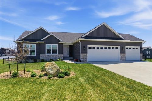 121 Goldcrest Ct, Waterloo, IA, 50701-1223 | Card Image