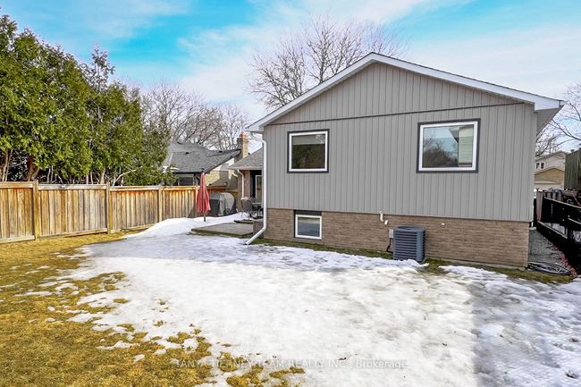 125 Guthrie Cres, House other with 3 bedrooms, 2 bathrooms and 4 parking in Whitby ON | Image 37