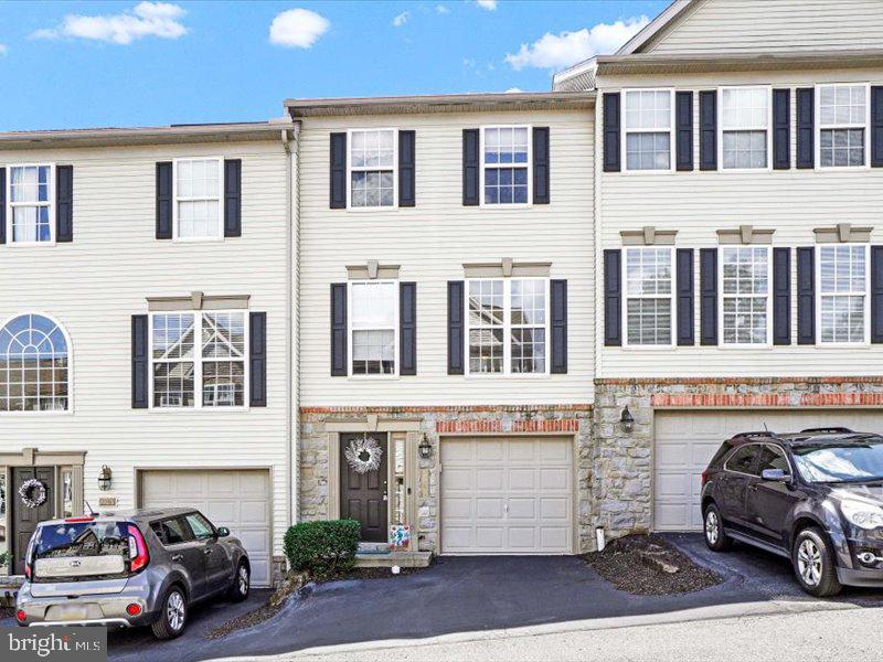 Foxshire Dr, York, PA 17402