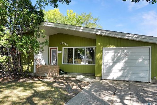 3212 L'Arche Cres, Regina, SK, S4S5V8 | Card Image