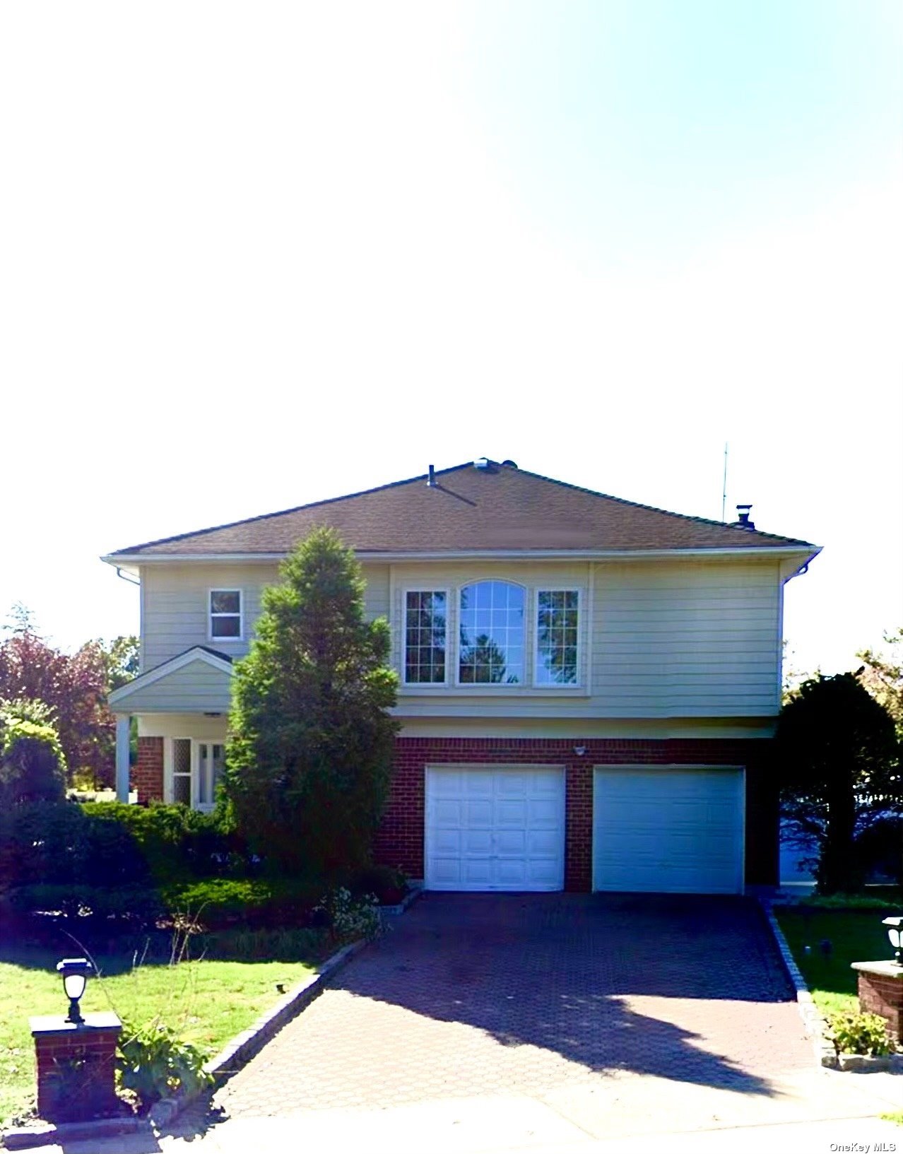 Elmwood Ct, Westbury, NY 11590