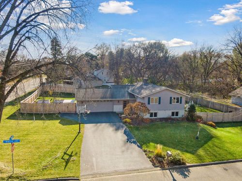 10001 Windsor Lake Ln, Minnetonka, MN, 55305-2637 | Card Image