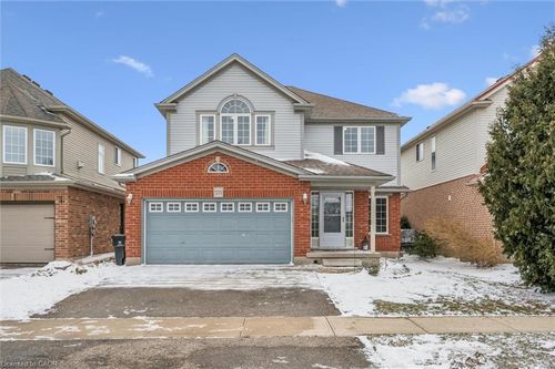 571 New Bedford Dr, Waterloo, ON, N2K4M7 | Card Image