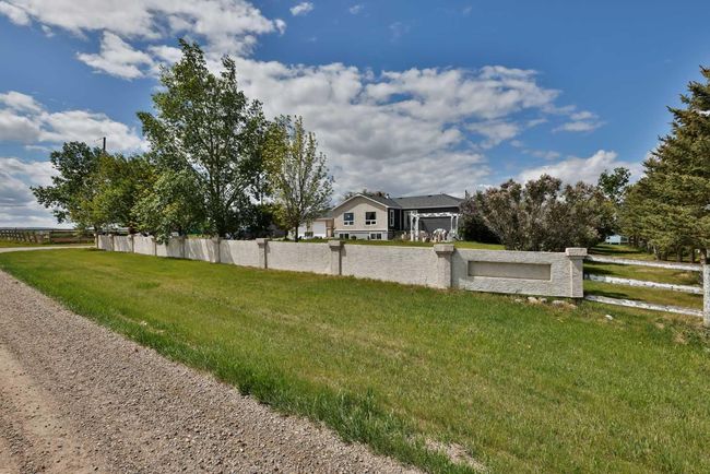3.43 Acres, House other with 4 bedrooms, 3 bathrooms and null parking in Raymond AB | Image 4