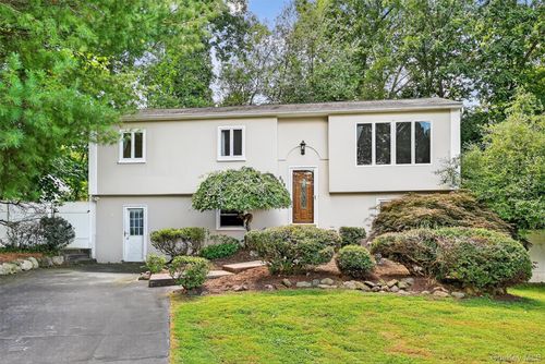 731 Manette Ln, Valley Cottage, NY, 10989-1827 | Card Image
