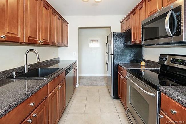 Spacious pass-through kitchen | Image 6