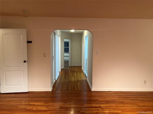 15015 116th St, South Ozone Park, NY, 11420-3927 | Card Image
