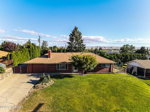 1306 Chenaur Dr, Zillah, WA, 98953-9406 | Card Image