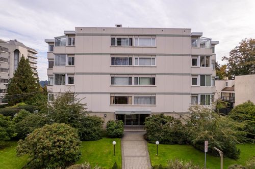 402-1750 Esquimalt Ave, West Vancouver, BC, V7V1R8 | Card Image