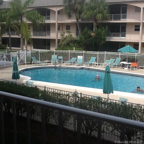 apt-215-541 Blue Heron Dr, Hallandale Beach, FL, 33009-5788 | Card Image