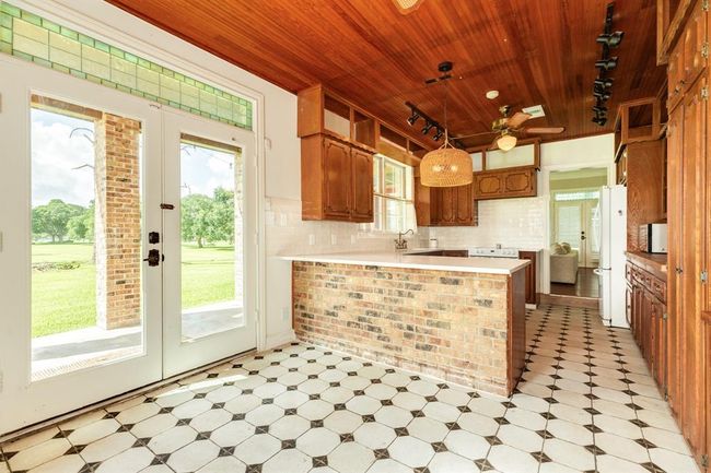 Featuring stunning quartz countertops and cabinetry. | Image 19
