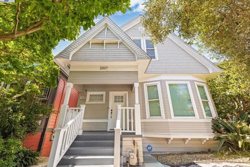 2207 E 21st St, Oakland, CA, 94606-4213 | Card Image