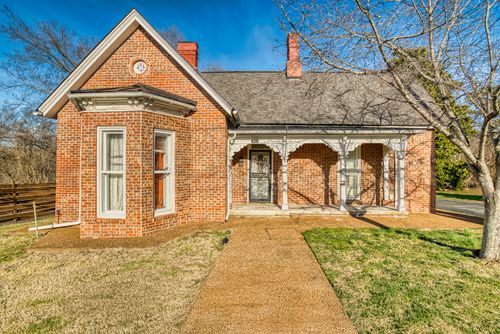 62 N Main St, Springfield, TN, 37172-2111 | Card Image