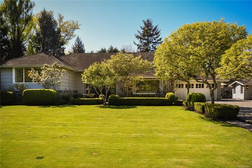 3270 Beach Dr, Victoria, BC, V8R6M1 | Card Image