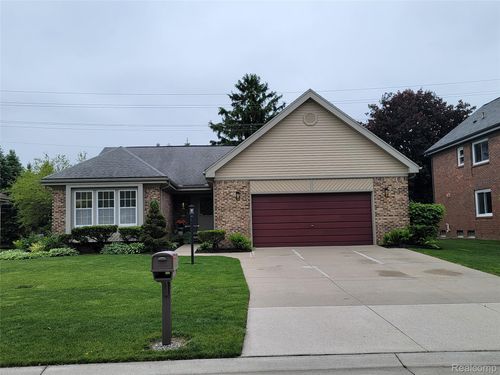 201 Sandalwood Dr, Rochester Hills, MI, 48307-3461 | Card Image
