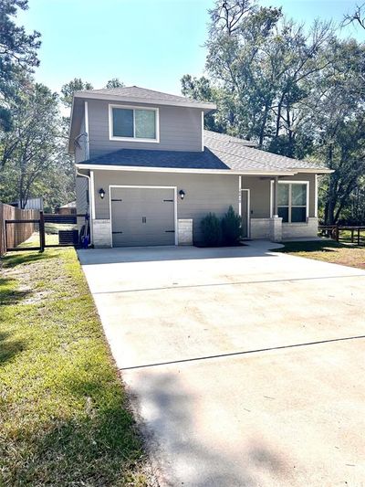 10410 Royal Magnolia Drive, House other with 4 bedrooms, 2 bathrooms and null parking in Conroe TX | Image 2