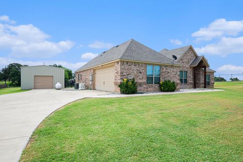 1602 Jay Bird Ln, Springtown, TX, 76082-6118 | Card Image