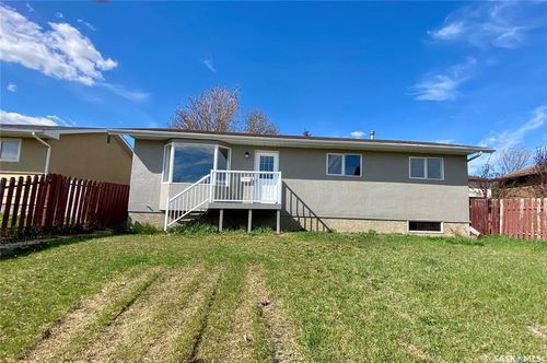 918 Fairford St E, Moose Jaw, SK, S6H0G5 | Card Image