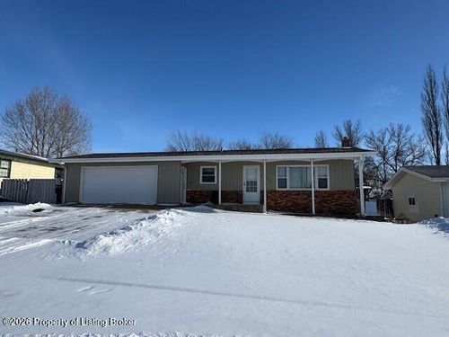 858 Elm Ave, Dickinson, ND, 58601-4575 | Card Image