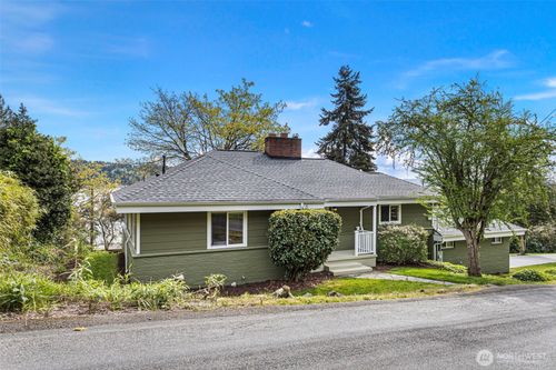 11210 Lakeside Ave Ne, Seattle, WA, 98125-5943 | Card Image