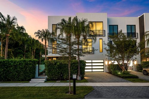 927 Witherspoon Ln, Delray Beach, FL, 33483-5811 | Card Image