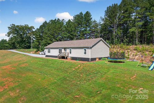 194 Love Dr, Marion, NC, 28752-8345 | Card Image
