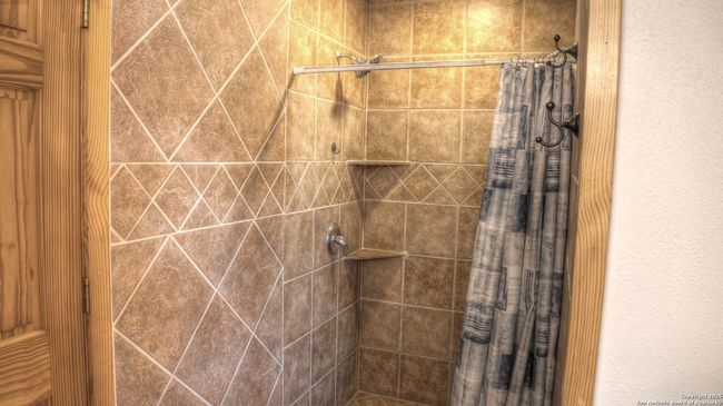 457 N Tomahawk Way, House other with 4 bedrooms, 3 bathrooms and null parking in Concan TX | Image 28