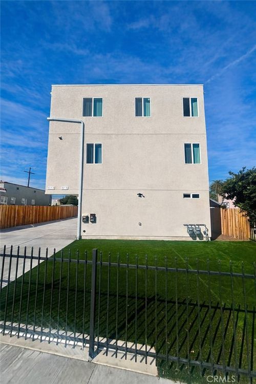 157 W 65th St, Los Angeles, CA, 90003 | Card Image